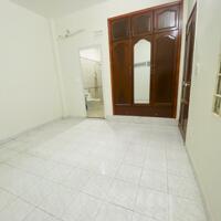 Nhà mới 2 mặt tiền: 5x18, 1 trệt 2 lầu, có GARA. Tiện để ở kết hợp văn phòng.