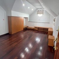 Nhà Cho Thuê 150 M2 Đường D1, Kdc Him Lam, Tân Hưng, Q7