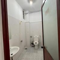 CHÍNH CHỦ CHO THUÊ VĂN PHÒNG 40M2 SẴN BÀN GHẾ Ở HOÀNG DIỆU QUẬN 4 - Liên Hệ 0966.047.768. xem phòng