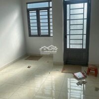 Nhà Liền Kề Đông Đúc Gần Chợ Bình Chánh