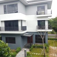 Cho thuê biệt thự mặt hồ 6.8ha, 55 triệu/tháng, 324m2, có thang máy, view sân golf ạ. 0985 302 497!