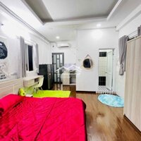 Phòng Penthouse Ban Công 30M2 Ngay Lê Văn Sỹ & Nguyễn Trọng Tuyển