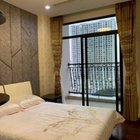 Tôi Muốn Bán Căn Hộ R3 - 1211 View Trực Diện Quảng Trường Hướng Đn Royal City. Lh Tuấn: 0961599799