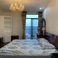 Tôi Muốn Bán Căn Hộ R3 - 1211 View Trực Diện Quảng Trường Hướng Đn Royal City. Lh Tuấn: 0961599799