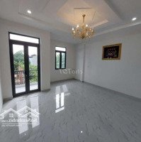 Cho Thuê Nhà Có Sân Vuờn 300M2,Phu Nhuận