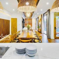 Villa Nam Việt Á - 3 Tầng, Có Hồ Bơi, Đẹp, Đang Khai Thác Cho Thuê Theo Ngày Luôn Full Phòng