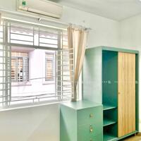Cho thuê căn hộ dịch vụ full nội thất có cửa sổ lớn gần đại học Văn Hiến, Tân Bình