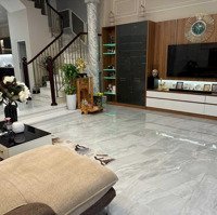 Bán Villa Tuyệt Đẹp Võ Thị Sáu Quận 1 Đẳng Cấp Sang Trọng