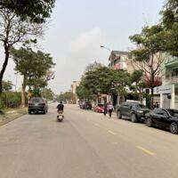 Bán lô đất 140m2 mặt phố Nguyễn Khiêm Ích, thị trấn Trâu Quỳ, kinh doanh tốt, vị trí đẹp.