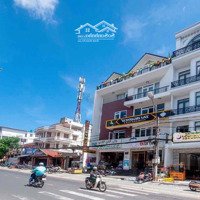 Khách Sạn Mặt Tiền Đường Chính Trung Tâm - Đi Bộ 200M Ra Hồ Xuân Hương