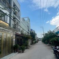 Bán nhà đường Nguyễn Thị Hương 4x13, XD 2 lầu, 4pn, xe hơi trong nhà, 5ty5 TL