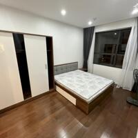 Cho thuê căn hộ 2 ngủ, view hồ tại Vinhomes D''capitale Trần Duy Hưng