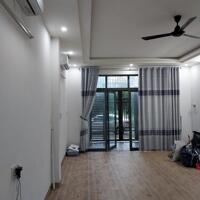 Cho thuê nhà 3 tầng đường 7.5m Nguyễn Xiển, gần bãi tắm Sơn Thủy, NHS, 6pn full nt