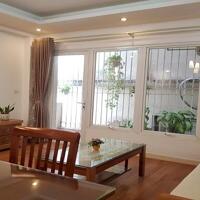 Cho thuê căn hộ giá rẻ tại Trúc Bạch, Ba Đình, 60m2, 1PN, đầy đủ nội thất