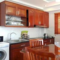 Cho thuê căn hộ dịch vụ tại Trúc Bạch, Ba Đình, 60m2, 1PN, ban công, đầy đủ nội thất hiện đại view hồ
