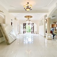 Cho Thuê Villa Thảo Điền - 5 Phòng Ngủ- Style Sang Trọng - Giá 4000$