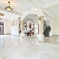 Cho Thuê Villa Thảo Điền - 5 Phòng Ngủ- Style Sang Trọng - Giá 4000$