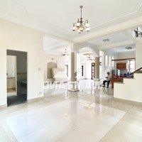 Cho Thuê Villa Thảo Điền - 5 Phòng Ngủ- Style Sang Trọng - Giá 4000$