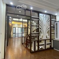 Nhà Đẹp Xây Mới, Hoàng Quốc Việt , Ngõ Nông ,Taxi 20M ,44M -4,75 Tỷ