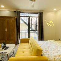 Căn hộ ban công cao cấp 40m2 gần Vòng Xoay Hàng Xanh Bình Thạnh