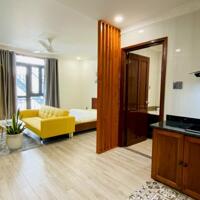 Căn hộ ban công cao cấp 40m2 gần Vòng Xoay Hàng Xanh Bình Thạnh