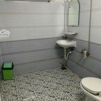 Nhà Giá 7 Triệu/ Tháng ( Thuận Tiện Cả Ở Và Kinh Doanh. Có Sẵn 2 Máy Lạnh