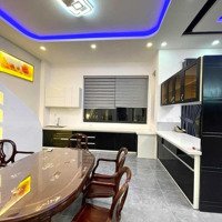 Bán Biệt Thự 13.5 X 21 = 240M2 4 Phòng Ngủ 5 Vệ Sinh Ngay Trung Tâm Thị Trấn Hóc Môn. 9,1 Tỷ Chốt Ngay