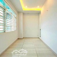 Chủ Đi Nước Ngoài Bán Gấp Nhà Lý Thái Tổ, Phường 10, Quận 10, 42M2, Giá Bán 2Tỷ390, Sổ Riêng.