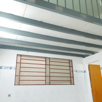 Phòng Rộng Rãi Thoáng Mát Có Cửa Sổ Bự Gần Aeon Tân Phú