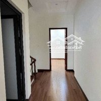 Bán Gấp Nhà Phố Nguyễn Sơn.diện Tích45M2, 5Tầng 4 Ngủ, Gara Ô Tô. Ngõ Thông