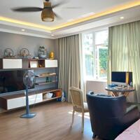 Cho thuê biệt thự đơn lập Nam Viên - Phú Mỹ Hưng thiết kế 3 tầng lầu giá 4200$tr/tháng.