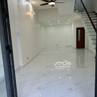 Cần Bán Nhà 1 Trệt 2 Lầu, 52,8M2 3Pn- 3 Vệ Sinhsổ Hồng Hoàn Công, Hướng Đông, Giá Chỉ 4 Tỷ 5 Thương Lượng