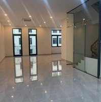 Cho Thuê Nhà Phố Làm Văn Phòng Vinhomes Grand Park, Quận 9 445M2