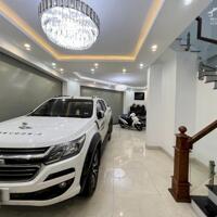 Bán nhà mặt phố Cao Bá Quát, Ba Đình, lô góc 2 mặt ngõ, ô tô vào nhà, kinh doanh tốt. Giá 29 tỷ