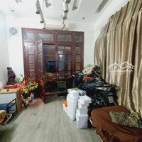 Bán Nhà Phố Nguyễn Đình Chiểu - Cách 1 Nhà Ra Phố