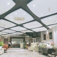 Cho Thuê Nhà 3 Tầng Đường Nguyễn Tri Phương - Ngang 10M - Cửa Gương Trống Suốt, Dtsd 800M2