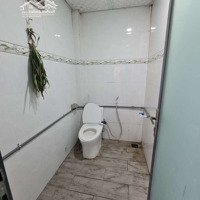 Sang Quán Nhậu 2 Mặt Tiền Đường Võ Văn Vân, 1 Lầu, 2 Toilet, 124M²