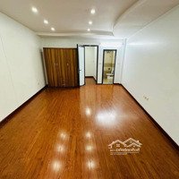 Hiếm 1 0 2! Phố Vip Cầu Giấy, Ô Tô Đỗ Cửa, 40 M2* 6 Tầng, Giá Bán 5, Tỷ