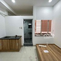 Studio Cửa Sổ Ban Công Giá Rẻ Trung Tâm Sg - Ngay Cv Thỏ Trắng