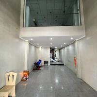 Cho thuê nhà mặt tiền Lê Văn Sỹ P1 Tân Bình, 4,5 x 20m, trệt + lửng + WC, Lối đi riêng