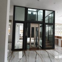 Cho Thuê Biệt Thự Him Lam Q.7 Diện Tích 10X20, Thang Máy_Full Nội Thất