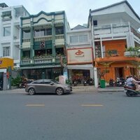 Bán nhà mặt tiền ngay khu nhà thuốc Nguyễn Chí Thanh (8x18m) 6 lầu
