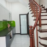 Bán nhà cuối phố Trịnh Văn Bô 32m2*5T. Ngõ thông ra KĐT, Ôtô đỗ cửa. Có sân chơi trước nhà