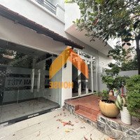 Villa Q2 Gần Cầu Sg Khu Compound 4 Phòng Ngủnội Thất Như Hình Dọn Vào Ở Ngay