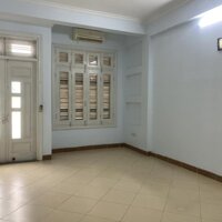 Cần bán gấp nhà phân lô phố Trần Quốc Hoàn 42m2, 6t, ô tô vào nhà , vỉa hè kinh doanh, hơn 13 tỷ