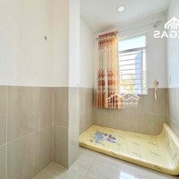 Cho Thuê 2 Phòng Ngủ Bancong 40M2 Có Thang Máy Tại Hoàng Diệu Quận 4