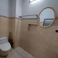 Cho Thuê Nhà Đường Phạm Hùng P4.Q8 Dt.4×16 } 2 Lầu 4 Phòng 3 Toilet.