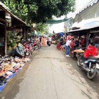 Nền Chợ Ở Thị Trấn Vĩnh Thạnh Trung