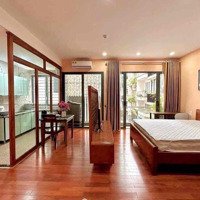 Căn Hộ Siêu Đẹp View Hồ Tây 45 M Full Đồ Cao Cấp