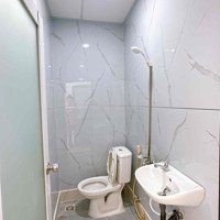 Nhà Trệt 2 Lầu 2P2Wc